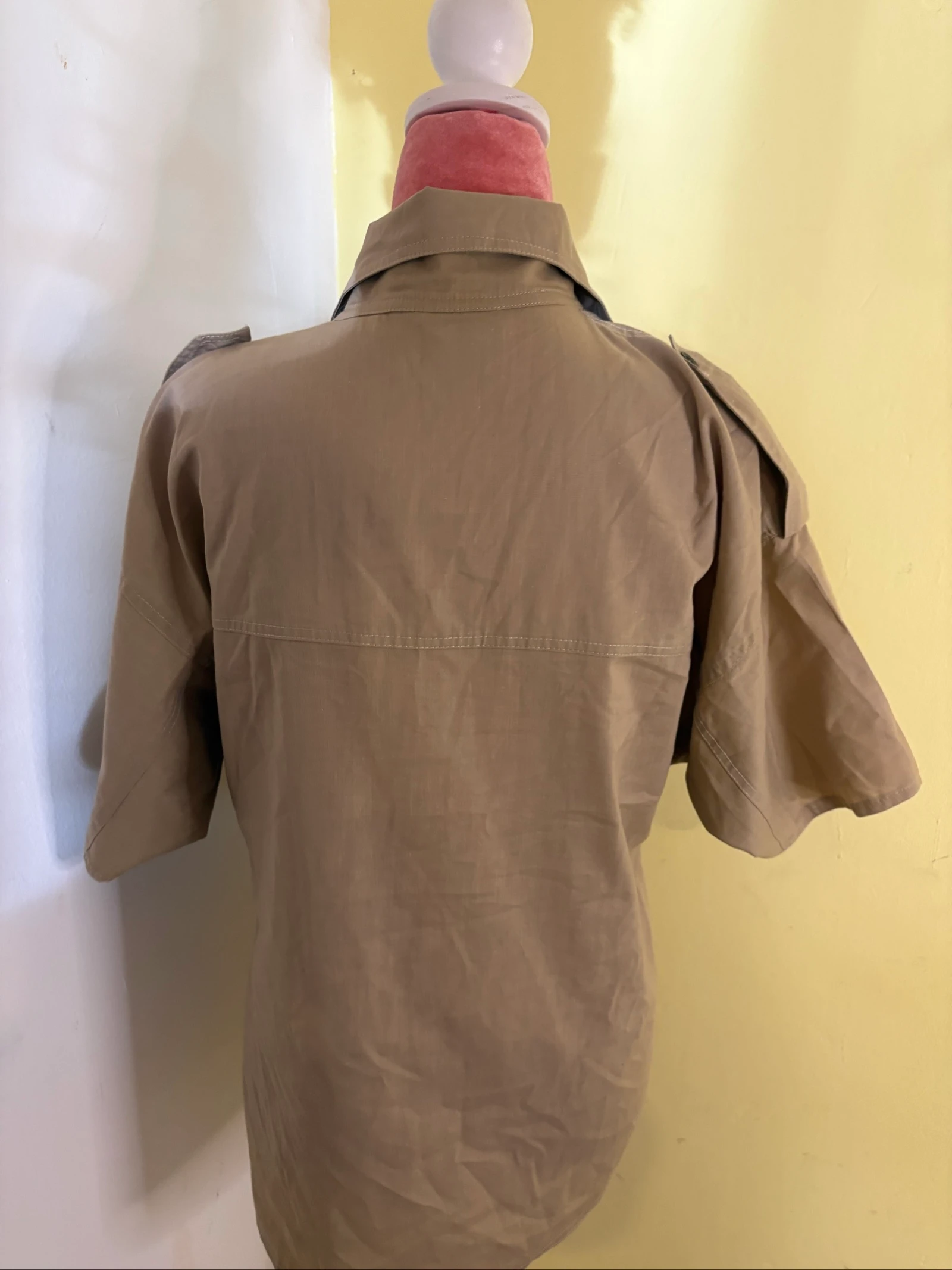 Camisa Safari Oversized Beige con Bolsillos y Charreteras – photo 5